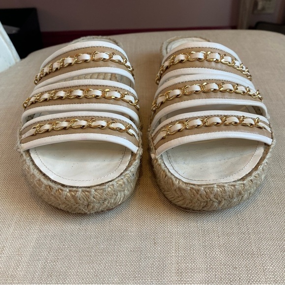 Chanel Sandal Espadrilles slide beige and white with chain detail size 38 - Picture 6 of 17